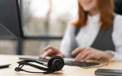 Fone de ouvido e teclado para atendimento PABX.