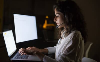 Atendimento por telefonia IP com protocolo SIP Profissional utilizando headset em atendimento por telefonia IP e VoIP com protocolo SIP