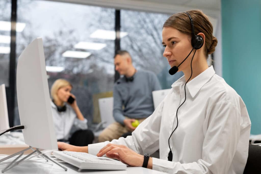 Entenda o que é URA (Unidade de Resposta Audível), como funciona no atendimento telefônico, tipos, exemplos práticos e boas práticas em call centers e PABX Virtual.